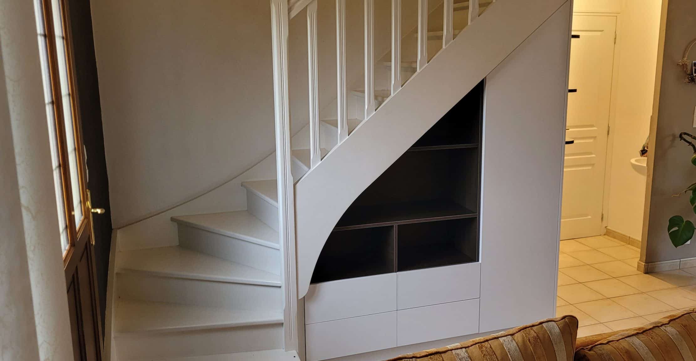Placard sous escalier