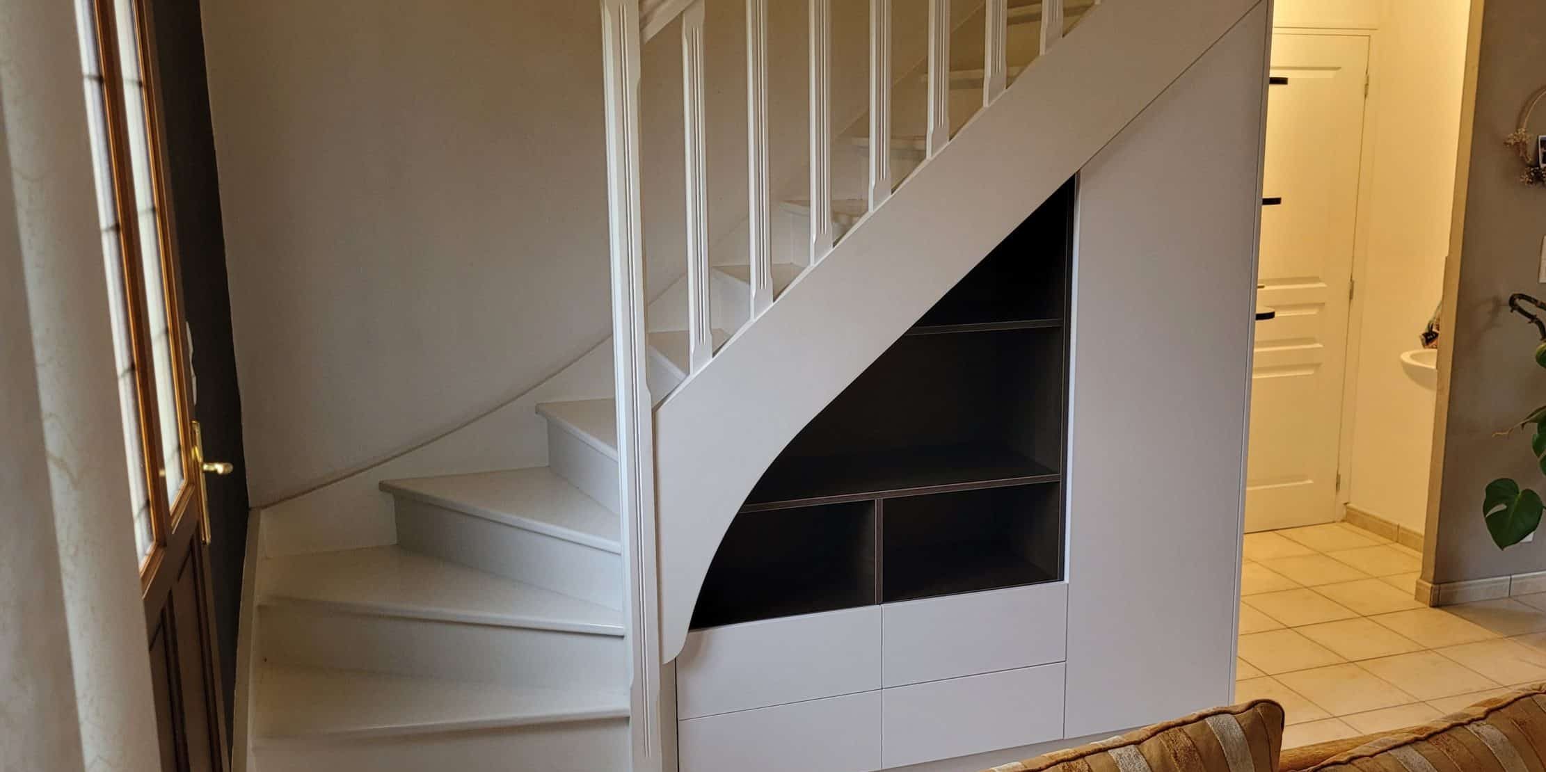 Placard sous escalier